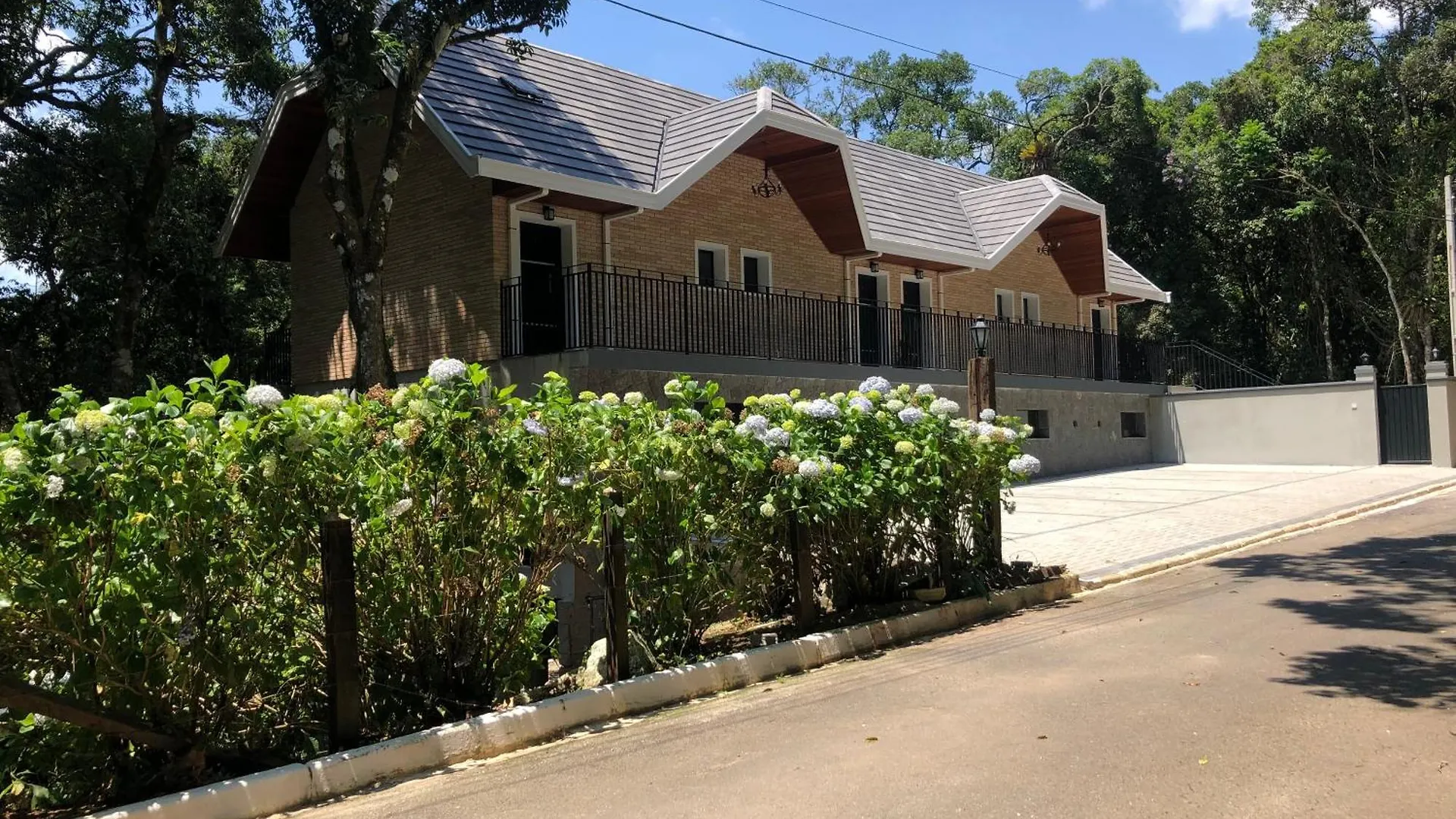 La Floresta Suites Campos do Jordao 0*,  Brazil